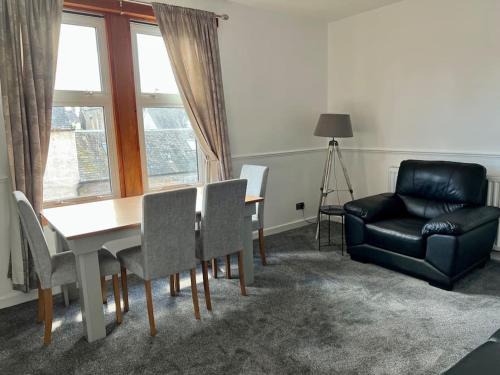 Broughty Ferry Appartement | Charming Seaside home Sleeps 4 with free parking