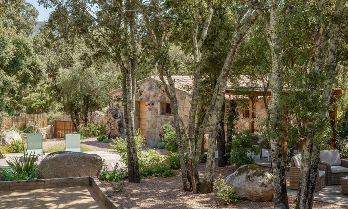Sotta Maison | bergerie de charme, piscine chauffée, jardin méditerranéen paysagé