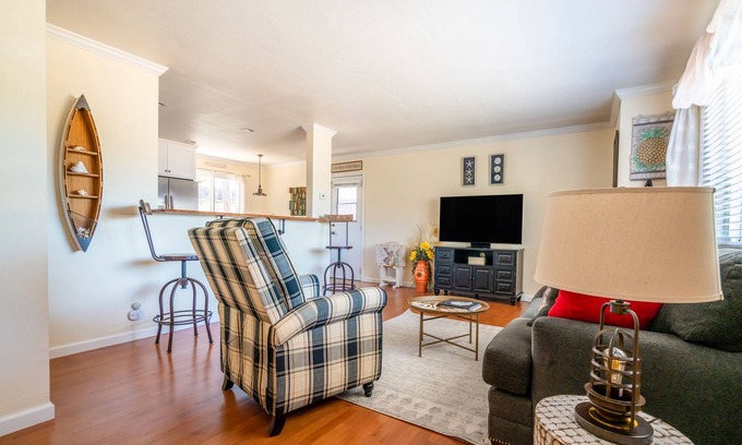 Shell Beach Cottage | Charming Shell Beach Cottage with AC - Steps to Shell Beach & nearby Pismo Pier