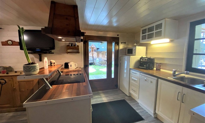 Les Prodains Appartement | Appartement 2 pièces, 5 min du téléphérique Avoriaz, navette gratuite, parking, jardin, services inclus