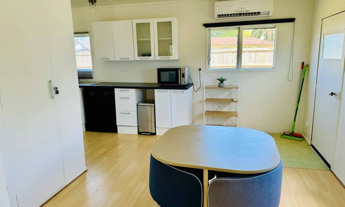 Whitianga Cabine | Charming Sleepout: Spa Pool, Pets Welcome, Scooters & Family Friendly