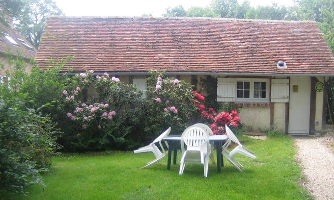 Saint-Viatre Cottage | Maison solognote avec étang privé, barque, pêche gratuite et vélos inclus, proche Saint-Viâtre