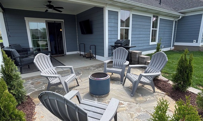 Crestwood Maison | Charming, spacious, 2-bedroom townhome just 20 minutes from Churchill Downs!