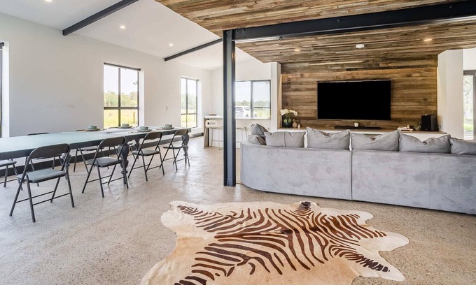 Pitt Town Maison | Charming & Spacious 4BR Retreat