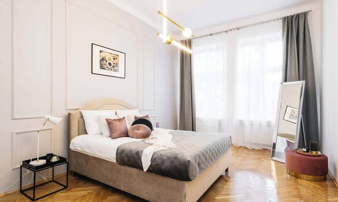 Warszawskie Appartement | Lubomirskiego 3/1... · Charming spacious and luminous apartament in a