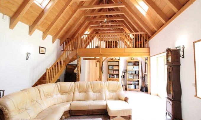 Veze Cottage | Maison spacieuse avec jardin, cheminée, jeux pour enfants et proche des cascades et lacs