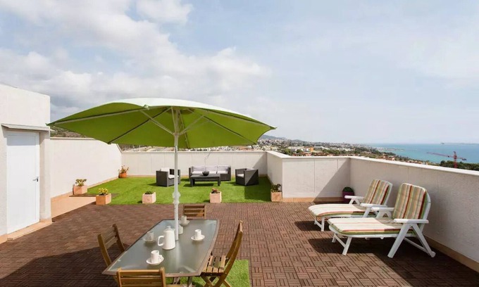 Montgat Appartement | Charmant penthouse avec vue sur la mer et 2 terrasses à BCN