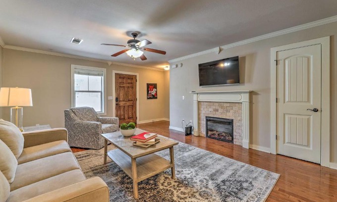 Johnson Maison | Charming Springdale Townhome about 5 Mi to Dtwn!
