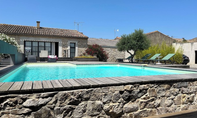 Ventenac-Cabardes Maison | Superbe villa de charme en pierre avec piscine près de Carcassonne. Vue Pyrénées