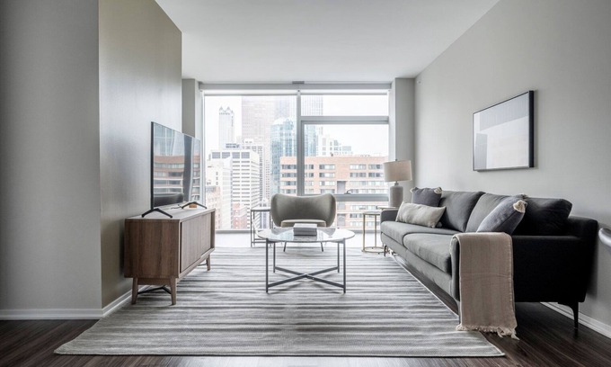 Streeterville Appartement | Charming Streeterville 1BR w/ Pool & Gym, nr Riverwalk, by Blueground