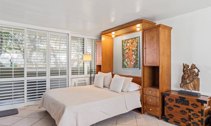 Diamond Head - Kapahulu - St. Louis Appartement | Charming Studio Apartment with WiFi, AC in beautiful Diamond Head Beach Park!