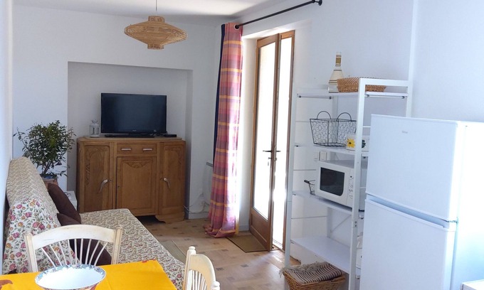 Coaraze Appartement | Charming studio between sea and mountains Self-catering cottage on an ancient olive grove