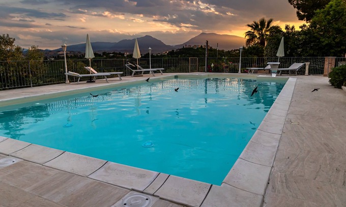 Sant'Omero Appartement | CHARMING STUDIO/FLAT WITH POOL