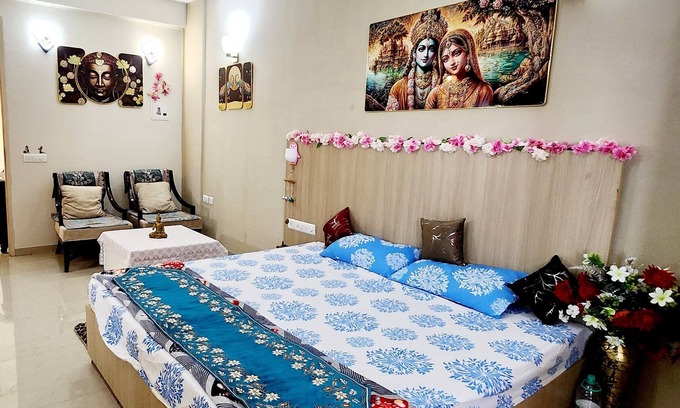 Vrindavan Appartement | Charming studio in enchanting Vrindavan with AC, kitchenette,TV & pretty Balcony