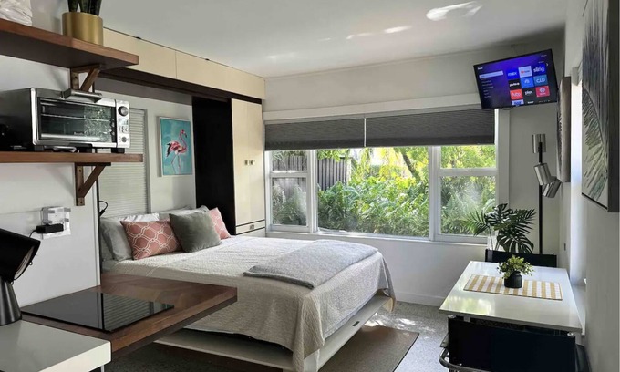 Lake Ridge Appartement | Charming Studio Prime Location Steps from Beach