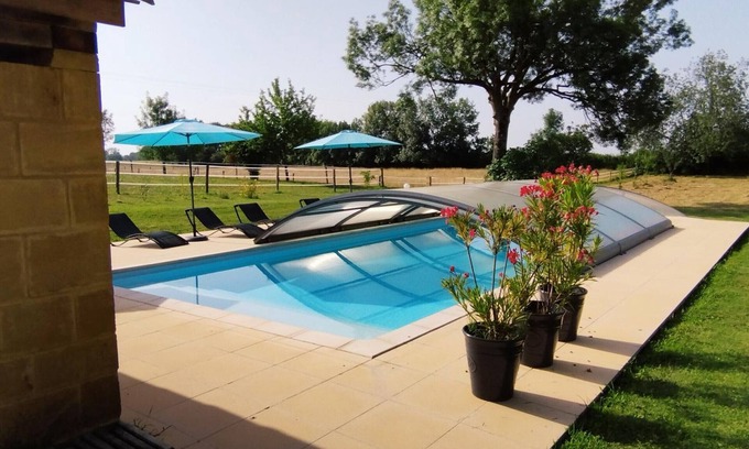 Naussannes Appartement | Studio cosy avec piscine partagée et étang privé, proche Bergerac et sites touristiques du Périgord