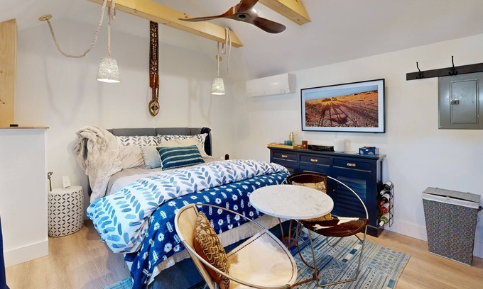 East Chop Appartement | Charming studio with amazing location near town & beach