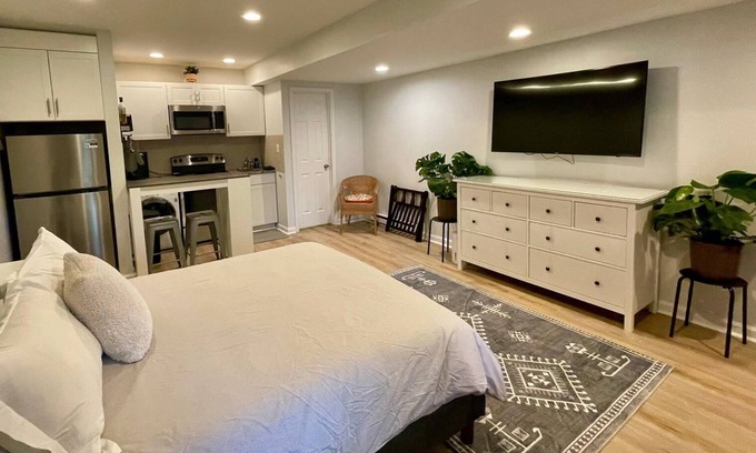 South Oakland Appartement | Charming studio with WiFi and AC in vibrant Pittsburgh