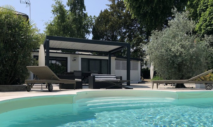 Le Celle-Saint-Cloud Maison | Maison de charme avec piscine à 20 min de Paris et 10 min de Versailles