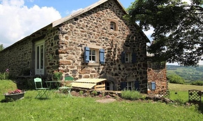 Saint-Front Cottage | Location authentique avec cheminée et toit de chaume, proche nature et activités à St-Front