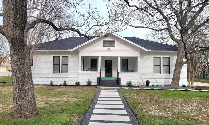 Liberty Hill Maison | Charming Three Bedroom Home In Liberty Hill