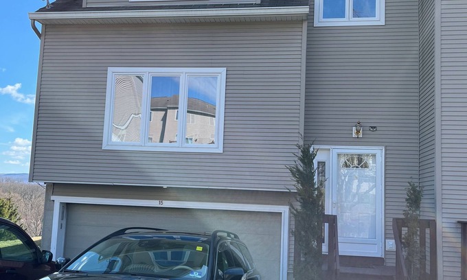 Highland Mills Maison | Charming tidy 2-bedroom townhome on Timber Ridge in Hudson Valley 65min to nyc.