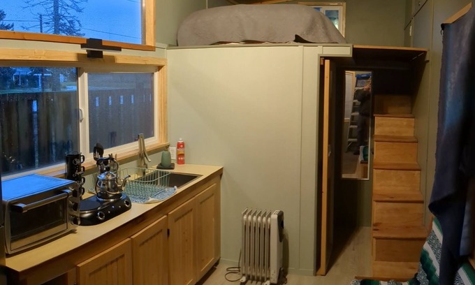 Everson Maison | Charming tiny house bungalow at Nugents Corner with WiFi & Baker Mt close by.