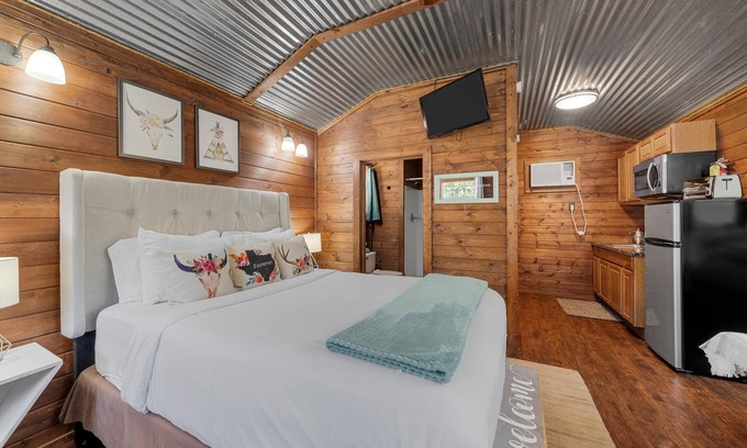 Crawford Cabine | Tiny House # 3 @Gathering Oaks Retreat