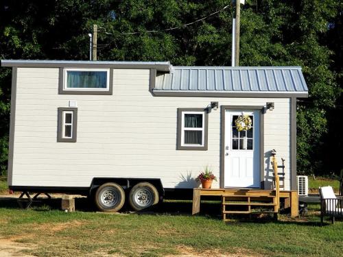 Georgia Coast Maison | Charming Tiny House Retreat in Danville, Georgia