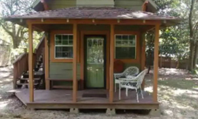 Poplarville Maison | Charming Tiny House in the Country