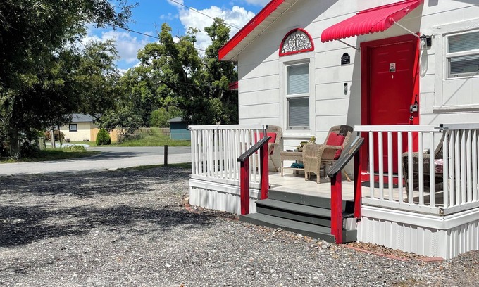 Winter Haven Maison | Charming Town House — 10 Minutes from the Legoland Park and Downtown
