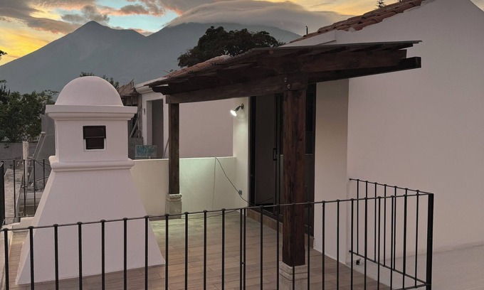 Alotenango Maison | Charming Townhouse in Barrio Entre Flores: Your Gateway to Antigua Guatemala