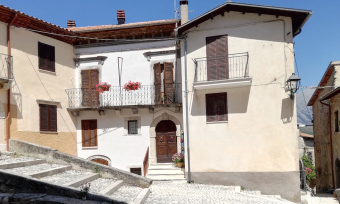 Magliano deʼ Marsi Maison | Charming traditional house overlooking the Monte Velino