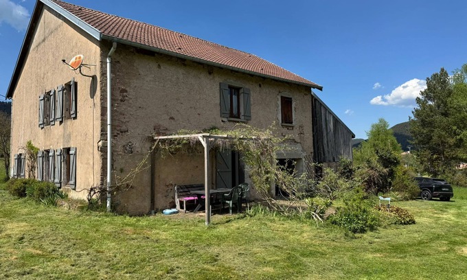 Taintrux Autre | Charming traditional farmhouse, relaxation and nature