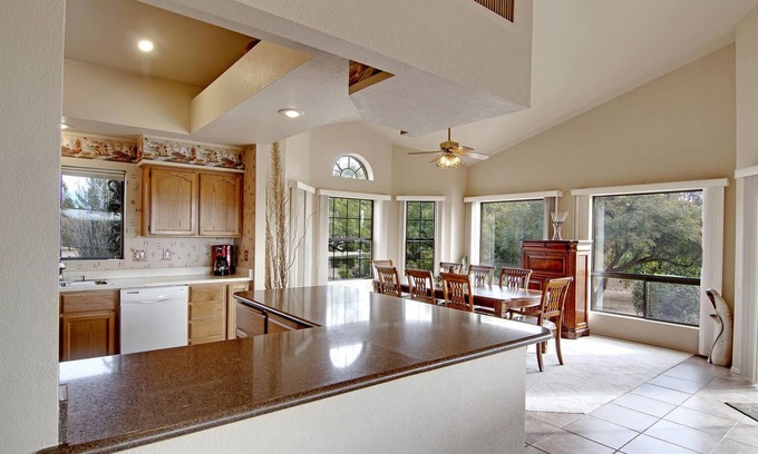 Rio Verde Maison | Charming, tranquil 3-bedroom house in Rio Verde with a community pool and gym