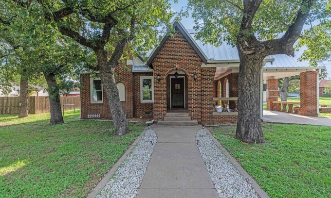 Mineral Wells Maison | Charming, Tudor Style Home Newly Renovated!