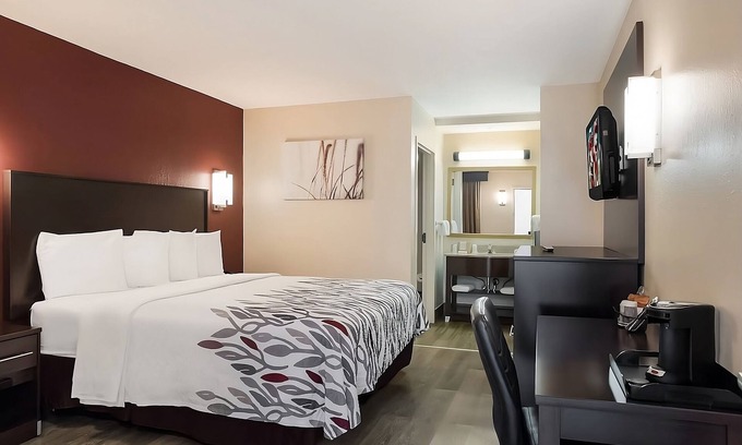 Tupelo Hôtel | Charming Tupelo Retreat! Pool, Free Parking, Near Elvis Presley Birthplace