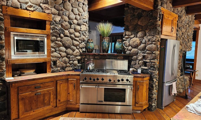 Mesa Autre | Charming unique 2-bdrm farmhouse in Mesa with WiFi, close to Powderhorn Ski Area