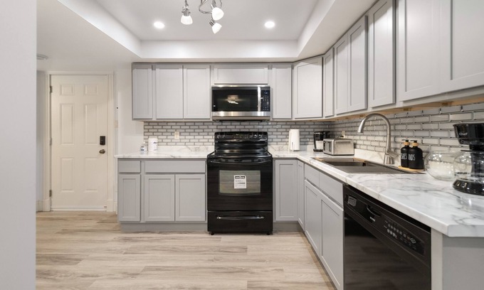 Moncton Appartement | Charming Urban Retreat in the Heart of Moncton