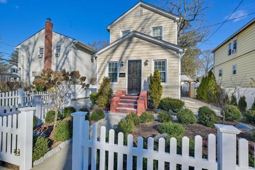 Valley Stream Maison | Charming Valley Stream Home 24 Mi to Central Park