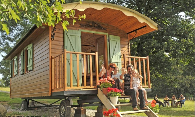 Peyrat-la-Noniere Maison | "Charming" Venetian caravan in Creuse on an estate with castle and pond