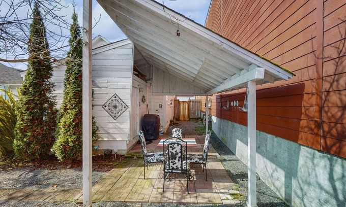 Ferndale Maison | Charmant joyau victorien avec plafonds de 11 pieds, terrasse meublée et barbecue à gaz privé
