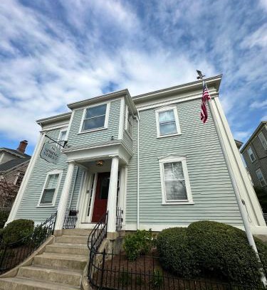 Historic Hill Appartement | Charming Victorian Home Downtown Newport