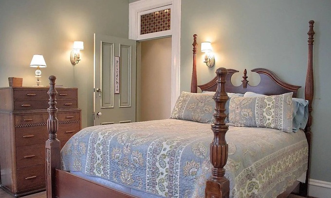 Ranshaw Lit Et Petit-Déjeuner | Pistachio-Teaberry: Cozy 2 Room suite with WiFi and AC in charming Shamokin