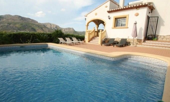 Orba Villa | Villa à Orba : 6 pers, piscine privée, clim, jardin, BBQ, proche centre