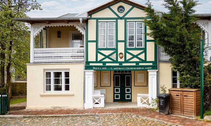 Sassnitz Appartement | Charming Villa Gustavia in Sassnitz with balcony - FeWo Königsstuhl