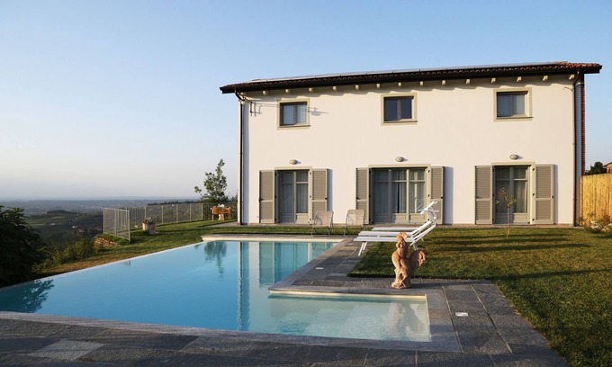 Castel Boglione Villa | Charmante villa et piscine parmi les collines de l'UNESCO de Monferrato ... vue imprenable !!