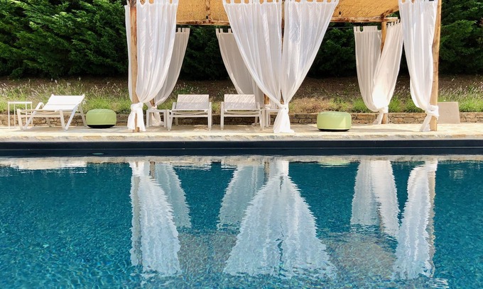 Castino Villa | Villa de charme, grande piscine chauffée, vue magnifique, emplacement paisible