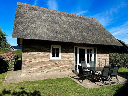 Sint Maartensvlotbrug Maison | Charming villa with terrace near forest
