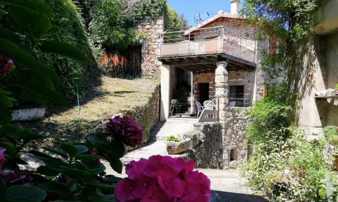 Malleval Cottage | Gîte de charme avec 2 terrasses, au cœur du Parc du Pilat, confortable et équipé